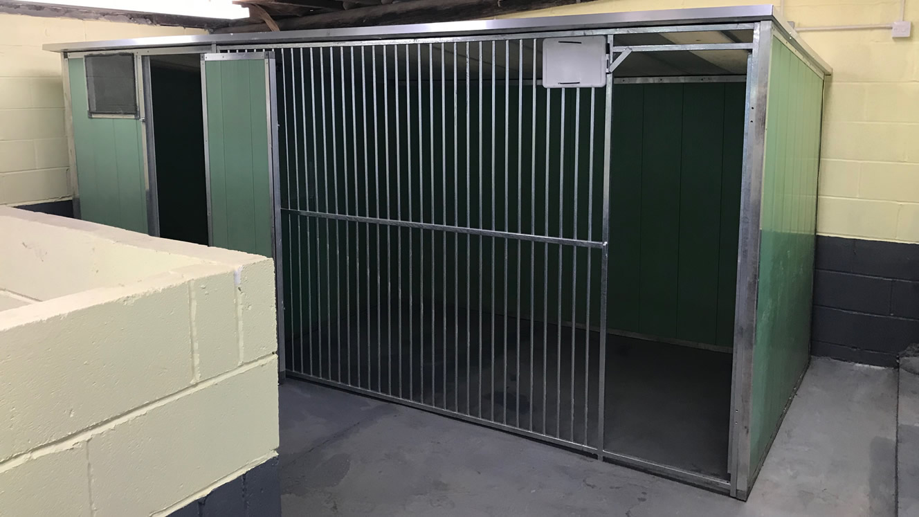 Muttlins Kennels - Large Kennel