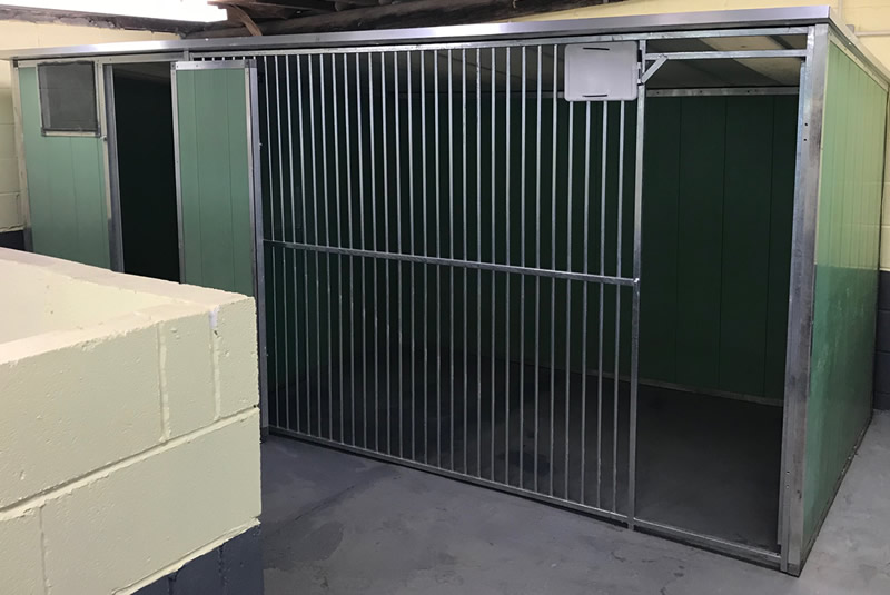 Muttlins Kennels - Double Kennel